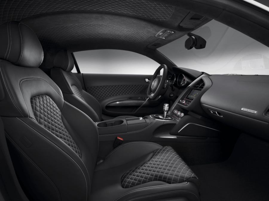 Интерьер Audi R8 V10 2012 года  (фото 12 из 16)